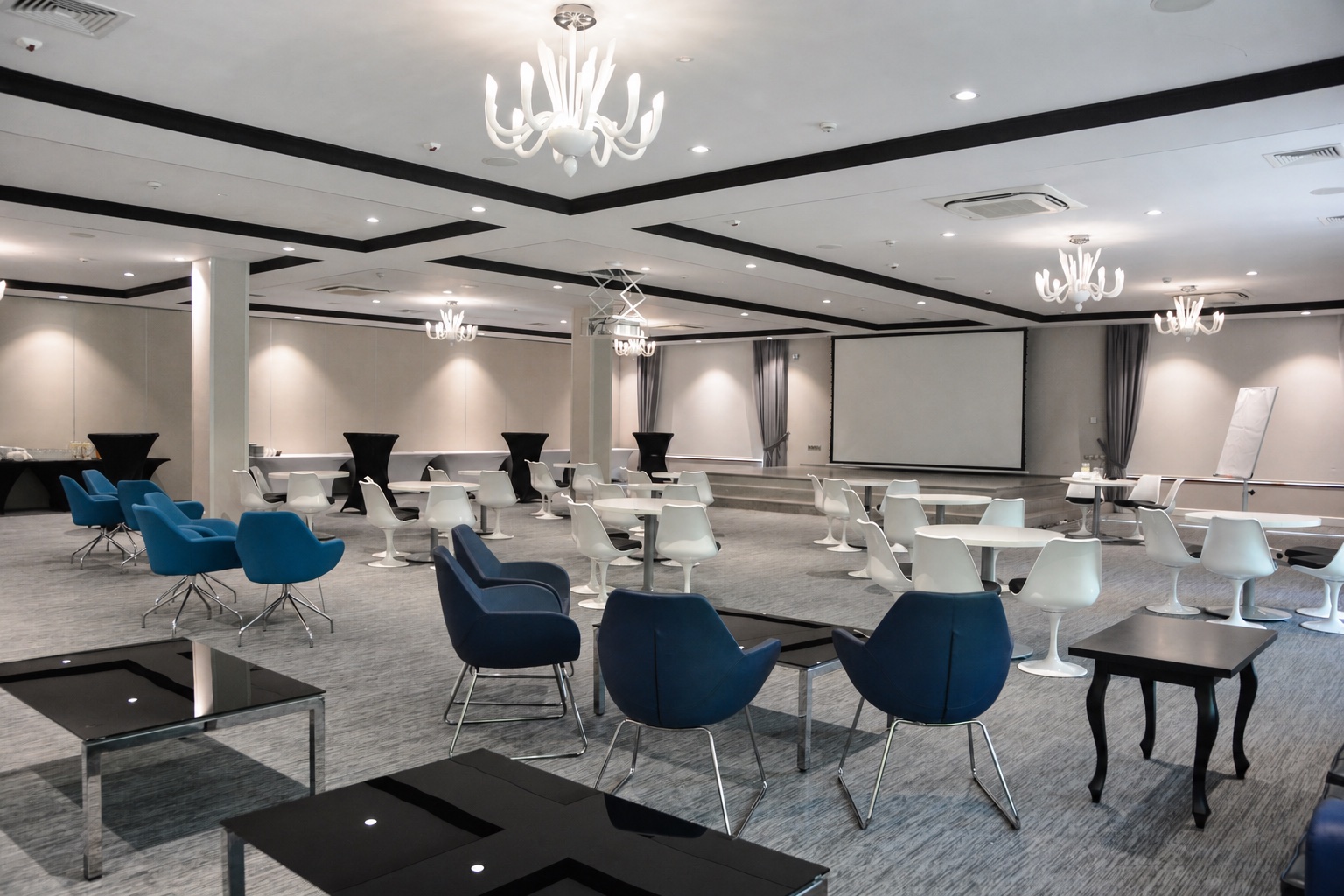Sala konferencyjna Hotelu Gorczowski przygotowana do wydarzenia firmowego
